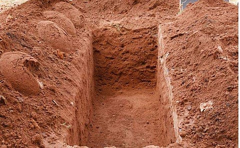 'അമ്മയെ തനിച്ചാക്കില്ല, ഭൂമിയിലെ എന്റെ സമയം കഴിഞ്ഞു'; സ്വന്തം കുഴിമാടം തയ്യാറാക്കി മരണം കാത്ത് ഹസന്‍; നൊമ്പരപ്പെടുത്തുന്ന കഥ 