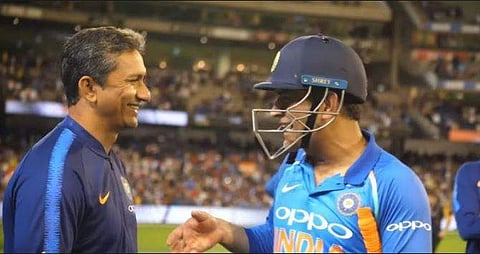 'അത് എന്റെ തീരുമാനമല്ല, ധോനിയെ ഏഴാമനായി അയച്ചത് ഞാനല്ല'; എന്റെ തലയില്‍ വയ്ക്കുന്നതെന്തിനെന്ന് സഞ്ജയ് ബംഗാര്‍