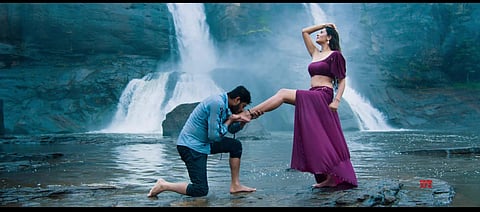 ഇത് കോണ്ടത്തിന്റെ പരസ്യമാണോ?: ആര്‍ഡിഎക്‌സ് ടീസര്‍ കണ്ട് പ്രേക്ഷകര്‍ ചോദിക്കുന്നു, വീഡിയോ