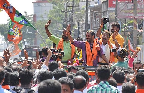 കെ സുരേന്ദ്രന്‍ പിഎസ് ശ്രീധരന്‍ പിള്ളയ്‌ക്കൊപ്പം (ഫയല്‍)