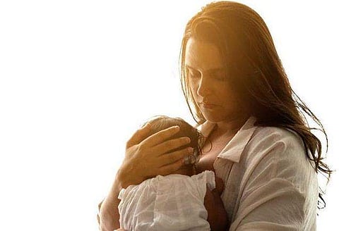 'കുഞ്ഞിനെ മുലയൂട്ടാന്‍ ഞാന്‍ ബാത്ത്‌റൂമില്‍ കയറി'; അനുഭവം പങ്കുവെച്ച് നേഹ ധൂപിയ