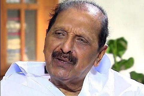 നെഞ്ചുവേദനയെ തുടര്‍ന്ന് കുഴഞ്ഞു വീണു; ആര്‍ ബാലകൃഷ്ണപ്പിള്ള ആശുപത്രിയില്‍