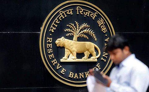 റിസര്‍വ് ബാങ്ക് പലിശനിരക്ക് കുറച്ചു; ഭവന, വാഹനവായ്പ നിരക്കുകള്‍ കുറയും 