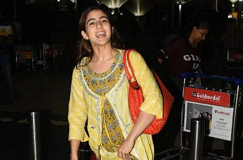 'എയർപ്പോർട്ടിൽ എത്തുന്ന താരങ്ങൾ സാറയെ കണ്ട് പഠിക്കണം'; മാതൃകയായി താരസുന്ദരി, ചിത്രങ്ങൾ 