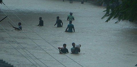 കക്കയത്ത് ഉരുള്‍പൊട്ടല്‍; വൈദ്യുതോല്‍പാദനം നിര്‍ത്തി; ഡാം ഷട്ടര്‍ ഉയര്‍ത്തും