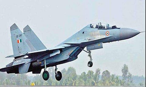 വ്യോമസേനയുടെ വിമാനം അസമില്‍ തകര്‍ന്നുവീണു: പൈലറ്റുമാര്‍ രക്ഷപ്പെട്ടെന്ന് വിവരം