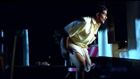 പതുങ്ങിവരുന്ന പിള്ളേച്ചന്‍; കയ്യോടെ പിടികൂടി കേരളാ പൊലീസ്; ട്രോള്‍ ഹിറ്റ്