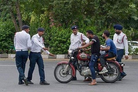 മോട്ടോര്‍ വാഹന നിയമ ലംഘനം; കനത്ത പിഴ നല്‍കേണ്ട; ഇളവുകള്‍ പ്രഖ്യാപിച്ച് ഗുജറാത്ത് സര്‍ക്കാര്‍