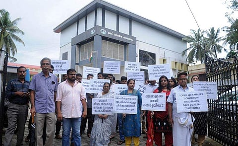 വിദ​ഗ്ധ സമിതി സുപ്രിംകോടതിയെ കബളിപ്പിച്ചു ; തിരുത്തൽ ഹർജിയുമായി മരടിലെ ഫ്ലാറ്റുടമകൾ