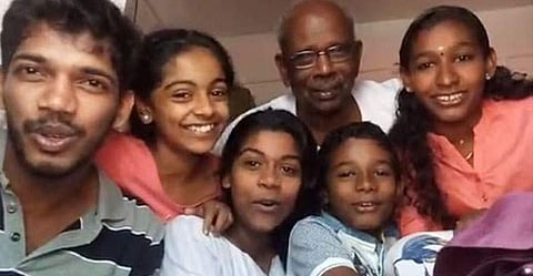 'കൂട്ടുകാരെ വരുന്നില്ലേ വീട്ടിലിരിക്കാലോ'; കുട്ടികള്‍ക്കൊപ്പം പാടി മണിയാശാന്‍; വീഡിയോ