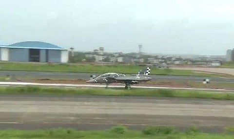 224 കിലോമീറ്റര്‍ വേഗതയില്‍ നിന്ന് നിശ്ചലാവസ്ഥയില്‍ എത്തിയത് രണ്ടു സെക്കന്‍ഡില്‍, ദൂരം കേവലം 87 മീറ്റര്‍; തേജസിന്റെ 'അറസ്റ്റഡ് ലാന്‍ഡിങ്' വിജയകരം (വീഡിയോ)