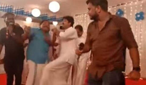 'ഞാന്‍ ജാക്‌സണല്ലടാ ജോക്കറല്ലടാ'; പാട്ടിനൊപ്പം ആടിതിമിര്‍ത്ത് എല്‍ദോസ് കുന്നപ്പിളളി (വീഡിയോ)