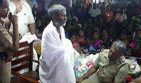 കുഴികുത്തി, സമാധിയ്ക്കായി കാത്തിരുന്ന് സ്വാമി; മരണം കാണാന്‍ എത്തിയത് ആയിരങ്ങള്‍; തട്ടിപ്പിന് കേസെടുത്തു