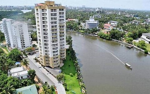 മരട് ഫ്ലാറ്റ് : മുഖ്യമന്ത്രി വിളിച്ച സർവകക്ഷിയോ​ഗം ഇന്ന് ; പുനരധിവാസ നടപടികളുമായി നഗരസഭ