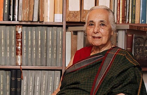 റൊമീല ഥാപ്പര്‍