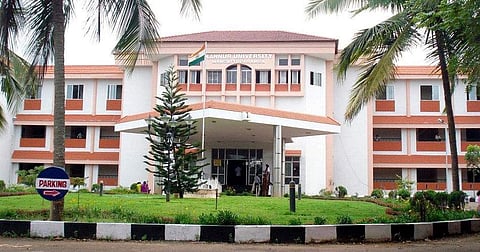 ചോദ്യ കടലാസിന് പകരം നല്‍കിയത് ഉത്തരസൂചിക; കണ്ണൂര്‍ യൂണിവേഴ്‌സിറ്റിയില്‍ പരീക്ഷ മാറ്റി