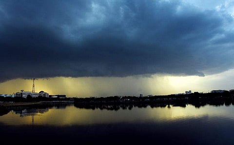 ഒന്നിനു പിറകെ മറ്റൊന്നായി മൂന്നു ന്യൂനമര്‍ദങ്ങള്‍ ; രണ്ട് മഴപ്രേരക ചുഴികളും ; കനത്ത മഴ തുടര്‍ന്നേക്കും 