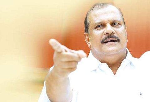 പിസി ജോർജ്ജ് വോട്ട് ചോദിക്കാനെത്തി; എൻഡിഎക്ക്  ചെയ്യില്ലെന്ന് വ്യാപാരി; അനുയായികൾ ബേക്കറിയിലെ ഭരണികൾ എറിഞ്ഞുടച്ചു; പരാതി