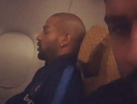 ധവാന്‍ ഒറ്റയ്ക്ക് സംസാരിക്കുന്നു! രഹസ്യമായി വീഡിയോ പകര്‍ത്തി ഹിറ്റ്മാന്‍; ഒപ്പം യുവരാജിന്റെ ഇമോജി കമന്റും; വൈറല്‍