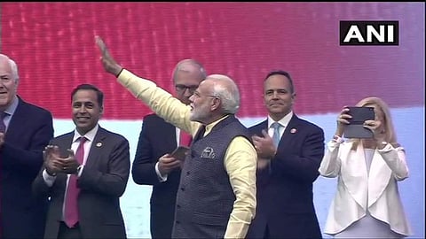 'ഹൗഡി മോദി';  നഗരത്തിന്റെ താക്കോല്‍ സമ്മാനിച്ച്  വേദിയില്‍ നരേന്ദ്ര മോദിക്ക് ഉജ്ജ്വല സ്വീകരണം