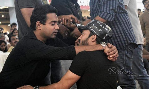 സൗബിനെ ചേര്‍ത്ത് പിടിച്ച് ആസിഫ് അലി; വികൃതി ഓഡിയോ ലോഞ്ച് ചിത്രങ്ങള്‍ കാണാം