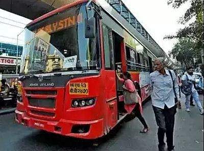 കൂടുതല്‍ സ്വകാര്യ ബസ്സുകള്‍ ഓടിത്തുടങ്ങി ; പൊതുഗതാഗതം സാധാരണ നിലയിലേക്ക്