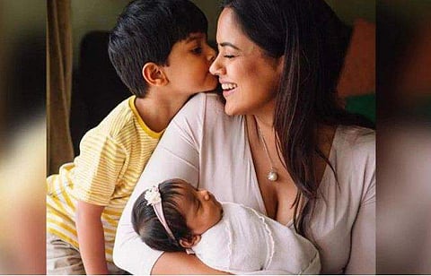 ''എന്റെ ലോകത്തേക്ക് സ്വാഗതം'': രണ്ട് മക്കള്‍ക്കുമൊപ്പമുള്ള ചിത്രം പങ്കുവെച്ച് സമീറ റെഡ്ഡി, ചിത്രങ്ങള്‍ വൈറല്‍