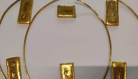 ബ്രാ ധരിച്ച് പുരുഷ യാത്രക്കാരന്‍; കടത്തിയത് 30 ലക്ഷത്തിന്റെ സ്വര്‍ണം