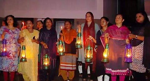 ജനറേറ്ററുകളും വാട്ടർകാനും ശേഖരിച്ചു: ഫ്ലാറ്റ് ഒഴിയാൻ ഭാവമില്ലാതെ ഉടമകൾ