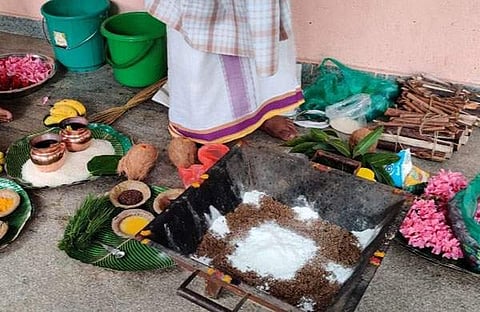 ഫെമിനിസം 'നശിച്ചുകാണാന്‍' പിശാചിനി മുക്തിപൂജ, മീടു ഡിജിറ്റല്‍ ആള്‍ക്കൂട്ടക്കൊലയെന്ന് പുരുഷ സംഘടന; വിവാദം