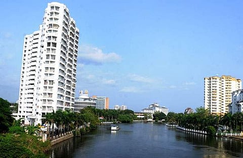 മരട്: ഒഴിപ്പിക്കല്‍ നടപടികള്‍ നാളെമുതല്‍, പൊളിക്കുന്നത് സ്‌ഫോടനത്തിലൂടെ