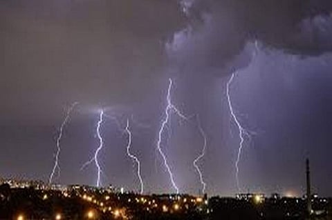 കേരളത്തില്‍ അതിശക്തമായ ഇടിമിന്നലിന് സാധ്യത: ഉച്ച മുതല്‍ രാത്രി വരെ ജാഗ്രത, സുരക്ഷാ മുന്‍കരുതല്‍