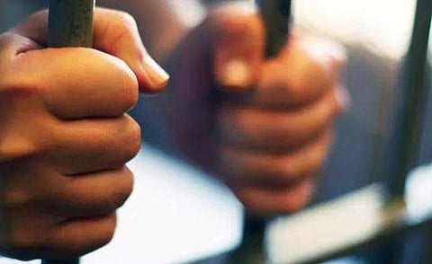 കാമുകന് സ്പോര്‍ട്‍സ് ബൈക്ക് സമ്മാനിക്കാൻ വീട്ടിൽ നിന്ന രണ്ട് ലക്ഷം രൂപ മോഷ്ടിച്ചു; 16കാരി പിടിയിൽ