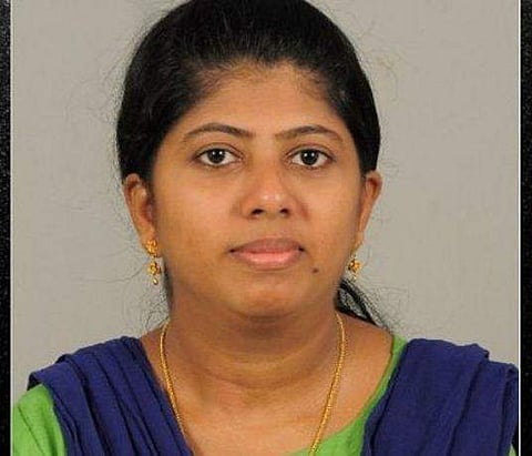 ദുരിതാശ്വാസ ക്യാമ്പില്‍ നിന്ന് സാധനങ്ങള്‍ വാങ്ങി വരുംവഴി പിഞ്ചുകുഞ്ഞുമായി തോട്ടില്‍ വീണ് അമ്മ മരിച്ചു ; ഒഴുകിപ്പോയ കുഞ്ഞിനെ രക്ഷിച്ചു