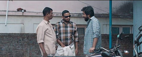 'കോംപ്ലാനല്ല, കോംപ്ലക്‌സിന് കയ്യും കാലും വച്ച കക്ഷി'; 'മനോഹര'വുമായി വിനീതും ഇന്ദ്രന്‍സും, ട്രെയിലര്‍ കാണാം