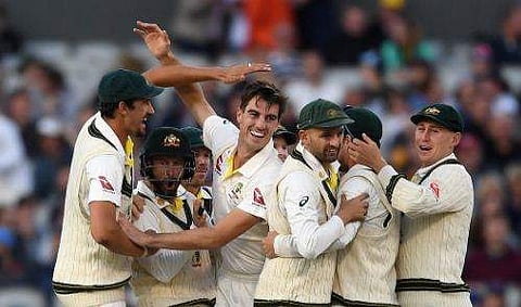 നാല് വിക്കറ്റുകള്‍ വീഴ്ത്തി കമ്മിന്‍സ്; ആഷസില്‍ പരാജയ ഭീതിയില്‍ ഇംഗ്ലണ്ട്