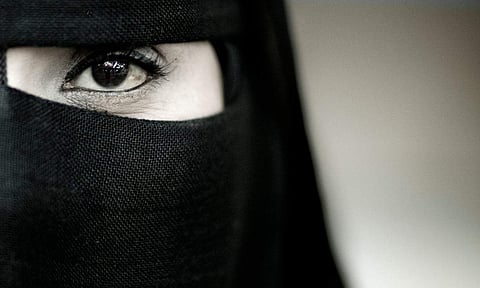 മുഖ നഗ്‌നത കൊണ്ട് സ്ത്രീകള്‍ മാത്രമെങ്ങനെ പ്രദര്‍ശന വസ്തുവാകും?- കാതറിന്‍ ബുലെക്കിന്റെ പര്‍ദ്ദാവാദത്തെ വിമര്‍ശിക്കുമ്പോള്‍ 