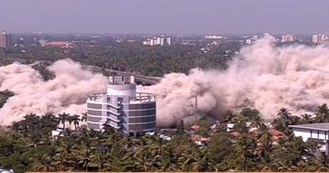 തേവര- കുണ്ടന്നൂര്‍ പാലം സുരക്ഷിതം, അവശിഷ്ടങ്ങള്‍ കായലില്‍ പതിച്ചില്ല; എല്ലാം മുന്‍കൂട്ടി നിശ്ചയിച്ച പോലെ