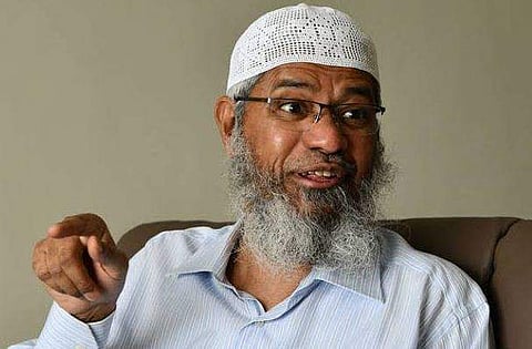 കശ്മീർ നടപടിയെ പിന്തുണച്ചാൽ കേസുകളിൽ നിന്ന് ഒഴിവാക്കാമെന്ന് മോദിയും അമിത് ഷായും വാഗ്ദാനം ചെയ്തു; വെളിപ്പെടുത്തലുമായി സാക്കിർ നായിക്