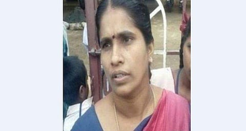 സഹപാഠിയുടെ വിസര്‍ജ്യം രണ്ടാം ക്ലാസുകാരനെക്കൊണ്ട് നീക്കിച്ചു; അധ്യാപികയ്ക്ക് അഞ്ചു വര്‍ഷം തടവ്