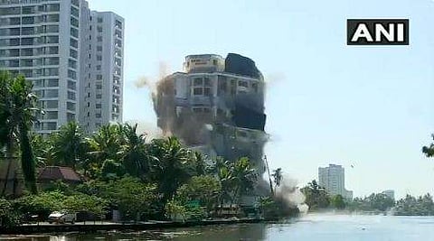 'മിഷൻ കംപ്ലീറ്റഡ്' ; ​ഗോൾഡൻ കായലോരവും നിലംപൊത്തി ( വീഡിയോ)