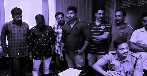 ബിസിനസ് തുടങ്ങാന്‍ മാല പൊട്ടിക്കല്‍ തൊഴിലാക്കി, 'ഓപ്പറേഷന്‍ 916' ല്‍ കുടുങ്ങി, പ്രതികള്‍ക്ക് സ്വന്തമായി ബേക്കറിയും ഐസ്‌ക്രീം പാര്‍ലറും, അമ്പരന്ന് പൊലീസ്