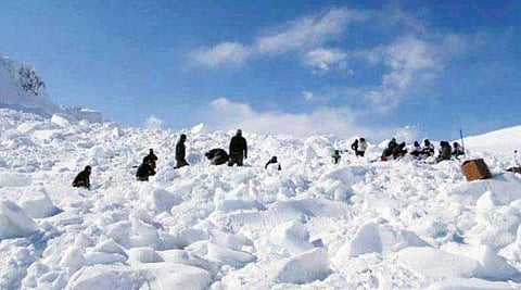 കശ്മീരില്‍ മഞ്ഞിടിച്ചില്‍ ; മൂന്ന് സൈനികര്‍ അടക്കം എട്ടുപേര്‍ മരിച്ചു