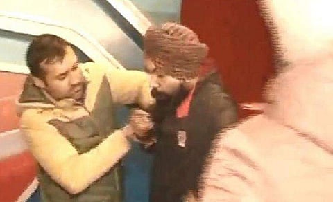 'രണ്ടു സ്ത്രീകളെ കൊന്നു', ലൈവ് പ്രോഗ്രാമിനിടെ വെളിപ്പെടുത്തല്‍; പൊലീസ് ചാനല്‍ സ്റ്റുഡിയോയില്‍, അറസ്റ്റ്‌