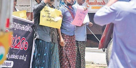 'ലുങ്കിമാര്‍ച്ച്' വിജയിച്ചു; ഇനി ലുങ്കി ഉടുത്തും ആഡംബര ഹോട്ടലുകളില്‍ കയറാം, ആരും തടയില്ല, നിയമം കൂടെയുണ്ട്
