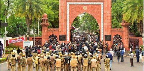 പൗരത്വ നിയമത്തിനെതിരെ പ്രതിഷേധം വീണ്ടും ശക്തമാകുമെന്ന് ആശങ്ക ; അലിഗഡ് സര്‍വകലാശാലയിലെ അവധി അനിശ്ചിതകാലത്തേക്ക് നീട്ടി