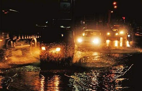 കൊച്ചിയെ തണുപ്പിച്ച് അപ്രതീക്ഷിത മഴ