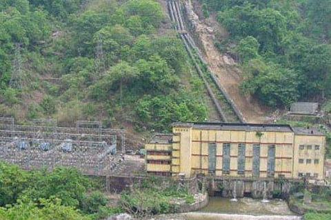 മൂലമറ്റം പവര്‍ഹൗസില്‍ പൊട്ടിത്തെറി, രണ്ട് പേര്‍ ആശുപത്രിയില്‍; പ്രവര്‍ത്തനം നിര്‍ത്തി