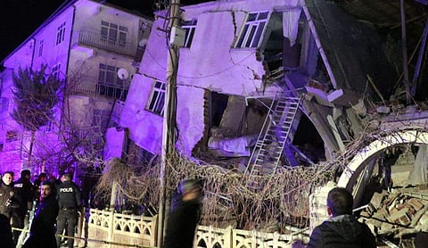 തുര്‍ക്കിയില്‍ അതിശക്തമായ ഭൂചലനം; 18 മരണം; 500ലേറെ പേര്‍ക്ക് പരിക്ക്