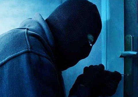 സമൂഹ അടുക്കളയിൽ കള്ളൻ കയറി! അടിച്ചുമാറ്റിയത് രണ്ട് നേന്ത്രക്കുലകൾ, മത്തൻ, ഉള്ളി...